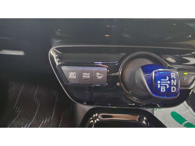 トヨタ プリウス 1.8 S セーフティ プラス ツートーン E-Four 4WD  青森県の詳細画像 その11