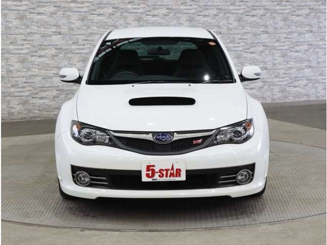 ６速ＭＴ／４ＷＤ／黒半革レカロシート／スマートキー／ＥＴＣ／ストラーダナビ／地デジ／ＨＩＤヘッドライト／ヘッドライトウォッシャー／純正ＡＷ／ターボ