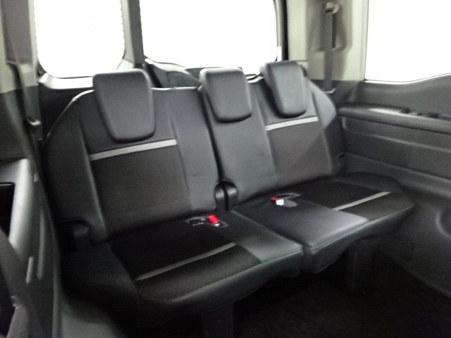 【サードシート】３列目に座っても心地よい空間、快適に過ごせるように設計されています。