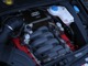 4.2L 縦置き V8 自然吸気エンジンはR8譲りのパワー感を生み出します。