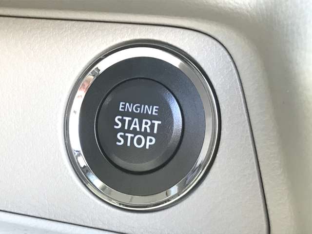 プッシュボタンスタートで鍵を刺さなくても持ってるだけでエンジンも楽々かけれちゃう！！