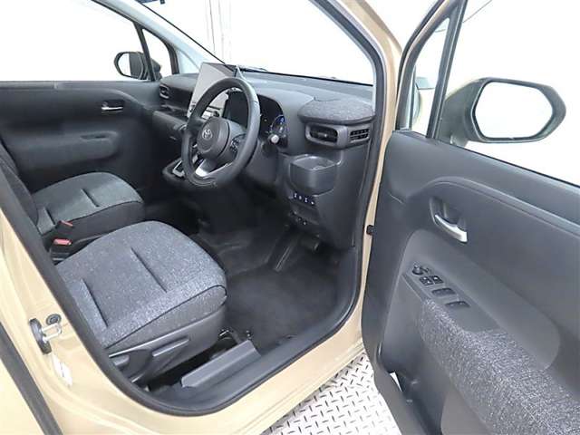 【禁煙車の定義】当店の定義・・・☆タバコ臭くない事☆コゲがない事☆灰皿等の喫煙器具が未使用の事　以上３項目をクリアした場合【禁煙車】と表示します。（現状を表しています。過去の事は、断定できません。）