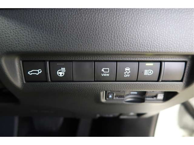 【パワーバックドア】車内に設置したスイッチやパワーバックドアのスイッチを押すことで、リアゲートの開閉が自動！！