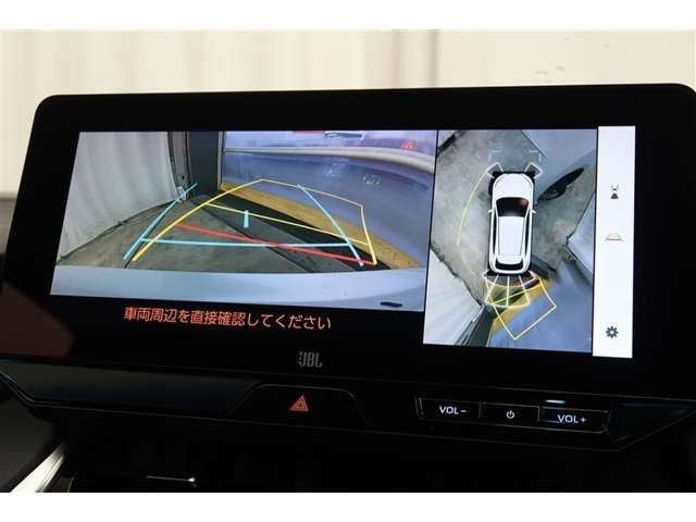 【パノラミックビューモニター】クルマの斜め後ろや真横など、目が届きにくい箇所も確認できるため、いち早く障害物に気が付くことができて安心ですね♪