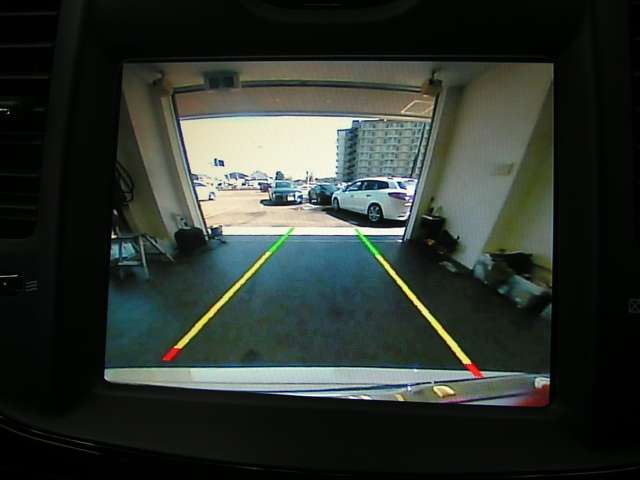 コーナーセンサー付きバックカメラもございます！安心して後退して頂けます。駐車時等に非常に便利な機能です。