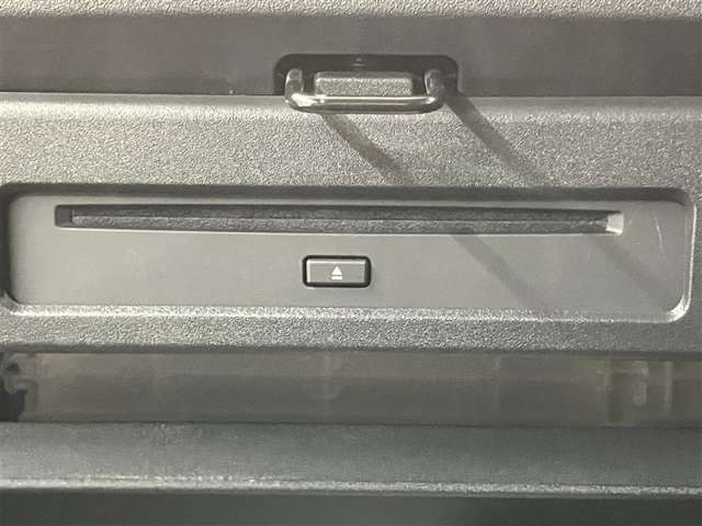 ＥＴＣ車載器です！高速道路の料金所で慌てて小銭を探すことも無くなります。キャッシュレスでスイスイ、ストレスフリー♪