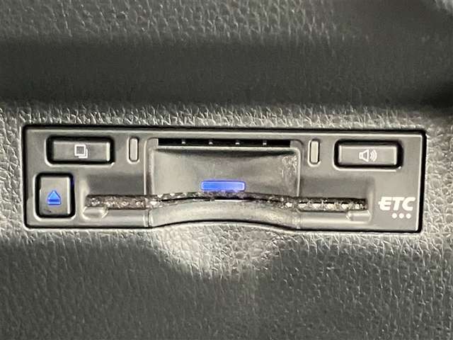 ＥＴＣ車載器です！高速道路の料金所で慌てて小銭を探すことも無くなります。キャッシュレスでスイスイ、ストレスフリー♪