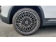 タイヤ空気警告システムによりパンク等のアクシデントがメーターに表示されいち早くお気付き頂けます。