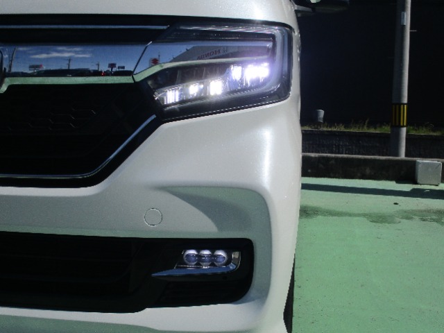 LEDヘッドライト搭載でしっかり明るく照らしてくれるので、夜間走行や不慣れな道でも安心です。
