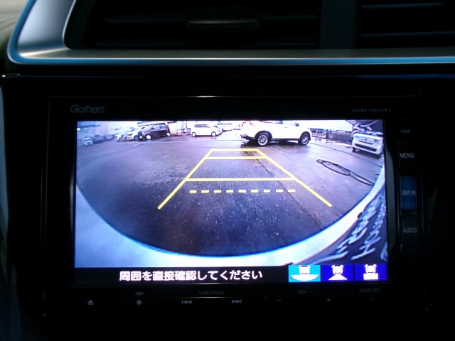 後方確認はバックカメラにお任せ♪後退時に便利で、駐車が楽になります♪