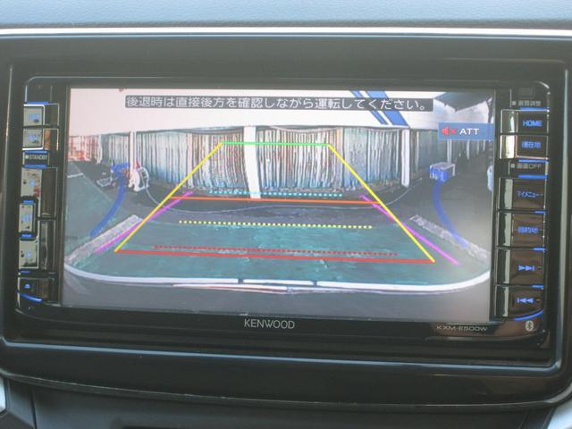 バックカメラ付き（俯瞰切り替え機能付） バックカメラがついてます。ガイドライン表示機能付きなので車幅感覚が使みやすく車庫入れも安心です。