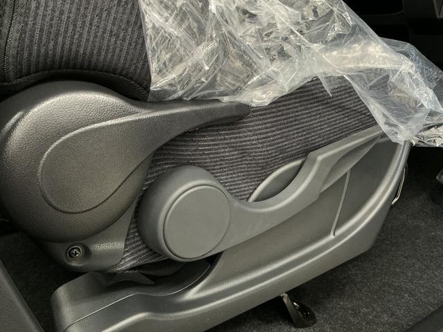 【運転席シートリフター】運転席の座面の高さを調整！視界の良い位置に高さを調整することで、運転の安全性が向上します☆