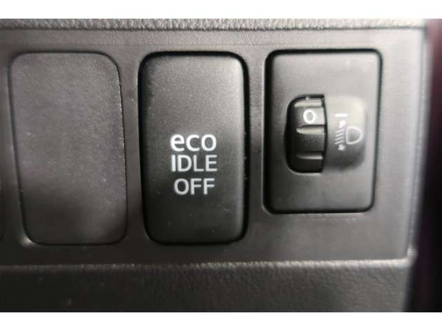 アイドリングストップ機能がついているので、停車時にエンジンを止めて燃料消費を抑えます。環境にもお財布に優しいですね♪