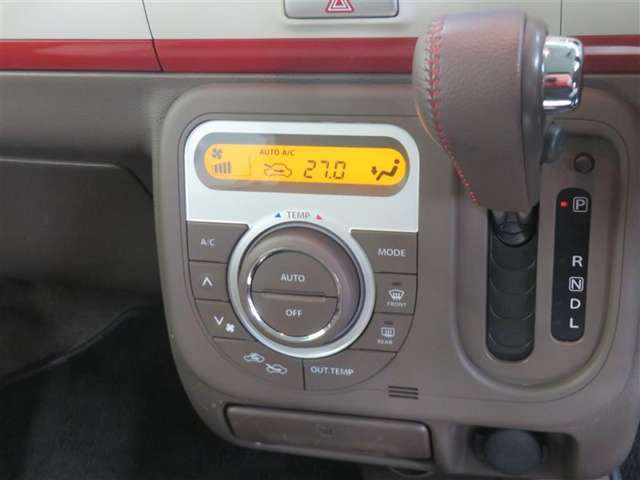 便利なオートエアコン！ 車内の空気を設定した温度に保ってくれます。