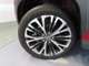 トヨタ純正アルミホイール。タイヤサイズは、215/50R18です。