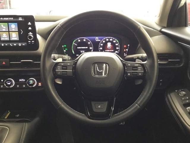 �yHonda�@SENSING�z�����̓��ŁA�������H�ȂǂŁA���S�E���K�ȉ^�]���x�����܂��B��i�̈��S�^�]�@�\�V�X�e�����ځB