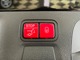 自動開閉テールゲートは、テールゲートのスイッチで電動で閉められ、運転席やエレクトロニックキーのスイッチで開閉できます！