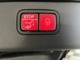 自動開閉テールゲートは、テールゲートのスイッチで電動で閉められ、運転席やエレクトロニックキーのスイッチで開閉できます！