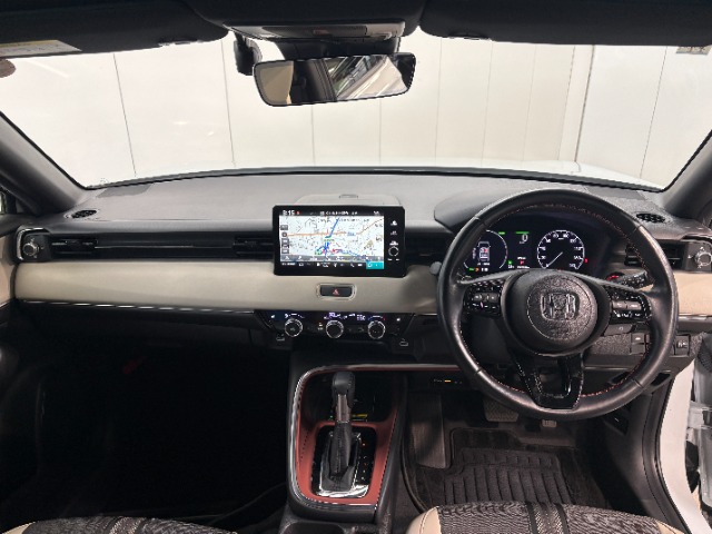 見通しの良い運転席回りとなっておりますので安心して運転をして頂けます！窓が大きいので明るく開放的な室内です