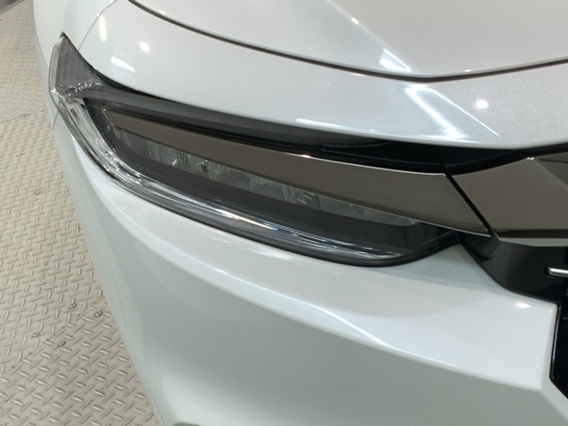 LEDヘッドライトは、点灯の瞬間から最大光量を発揮し、突然暗くなるトンネルなどでの安定感を高めます。