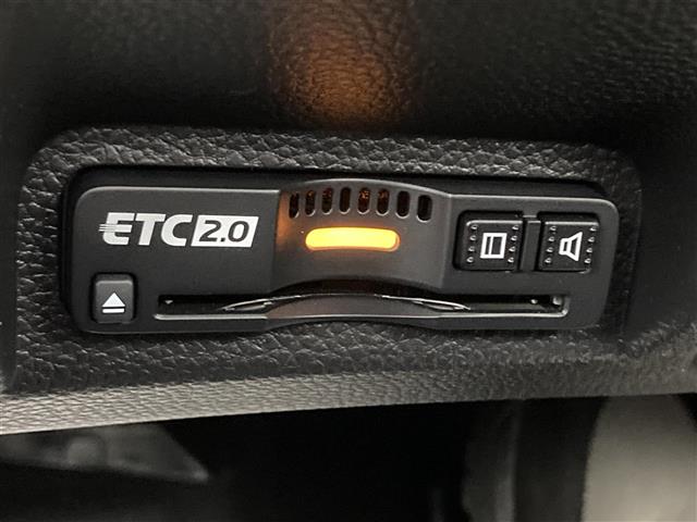 【ETC車載器】ETCカードを挿せば料金所はノンストップ!!ETC割引も受けられるので、今の時代必須装備ですね！セットアップも当社で可能です。