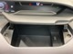 運転席前にも収納ボックスがあります！ＵＳＢソケットもあるので携帯を置いておくのも便利です！
