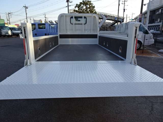 新品木製床！ オートマ プリクラッシュセーフティ キーフリーシステム 新明和製６００Ｋｇ垂直ゲート ナビ ＥＴＣ付き！