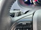 【パドルシフト】ハンドルの裏側部分、3時と9時の位置に装備されていてハンドルを握りながら人差し指または中指でパドルを操作して、シフトチェンジするものです。AT車でもマニュアル感覚を楽しむことができます。