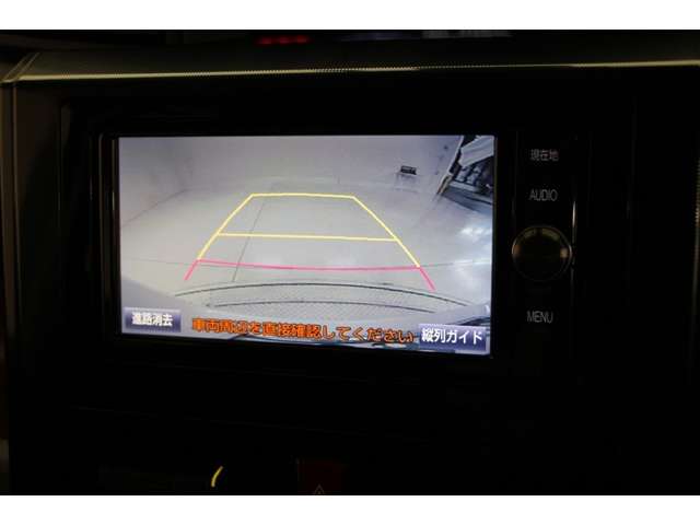 【バックモニター】 車庫入れ時など、後ろが確認できて安心です。運転に自信がない方にはおすすめの装備です。ただし、バック時目視での確認も忘れずに。