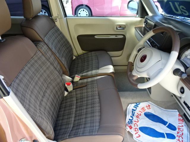 フロントシートは、大型で座り心地が良いシート。足元も広く、ゆったりとドライブが楽しめます！