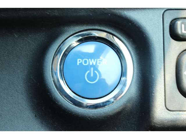 エンジンプッシュスタートボタン♪ブレーキを踏んでボタンを押すだけ！