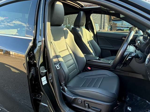 �̂��x����F SPORT�̃X�|�[�c�V�[�g�B����̈ړ����A���������܂ő���x�����A�^�]���y���݂����Ȃ��Ԃł��B
