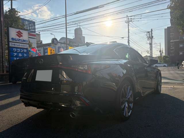 ��������ƐL�т郊���r���[�ɁAF SPORT�̗͋������Ïk�B��l�̃Z�_���炵���i�i�ƁA�X�|�[�e�B�ȕ��͋C���y���߂܂��B