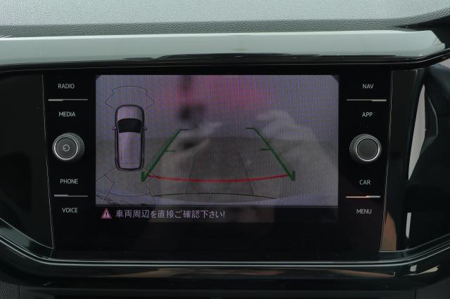 リヤビューカメラ：車両後方をモニターに映しだし、画面にはガイドラインが表示され車庫入れや縦列駐車を容易にします！