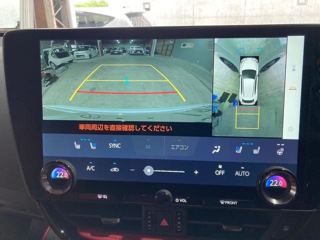 【全方位型モニター】クルマを上空から見下ろしているかのように、直感的に周囲の状況を把握できる全方位型モニター。狭い場所での駐車でも周囲が映像で確認できます。