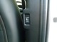 後部席にも左右電動スライドスイッチがありワンタッチでドアが開け閉めできます！両側電動は、とても便利です！
