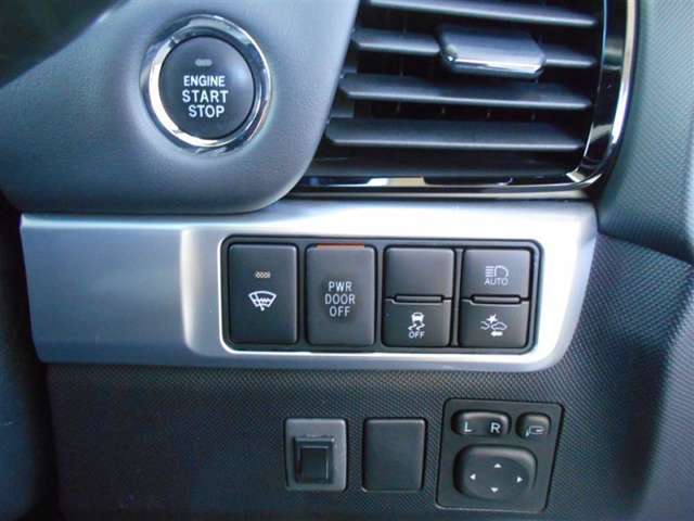 ●プッシュスタ－トシステム搭載● キ－が車内にあれば、ブレ－キを踏んでボタンを押すだけでエンジンＯＮΣ(・ω・ノ)ノ！