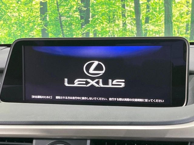 【１２．３インチワイドナビ】高級感とインパクトのある大型ワイドナビを装備。各種オーディオ操作はもちろん、横長ワイド画面でのマップ２分割表示など、利便性も高いナビです♪