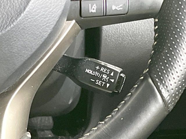 【レーダークルーズコントロール】高速道路での長距離走行が楽に！！自動で速度を保つクルーズコントロールが、衝突軽減システムと連携し、前方の車両を感知して車間を保つように速度調節してくれます！！