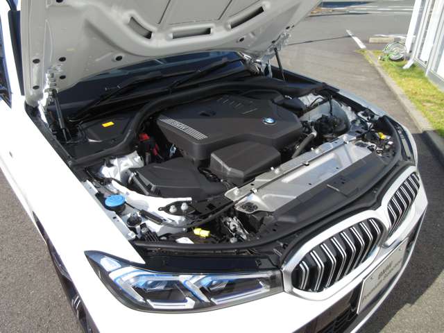 BMW/MINI正規認定中古車保証。保証内容・・・エンジン・トランスミッション・ブレーキなどの主要部品。 特徴・・・２４時間エマージェンシーサービス。