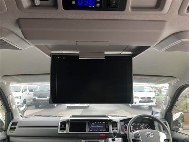 4WD/パワスラ/後席モニター/ベッドキット/エアロ/アルミ/LEDヘッドライト/スマートキー＆プッシュスタート/レザー調シートカバー/AC100V電源/ビルトインETC/ナビTV/コーナーセンサー/モデリスタグリル