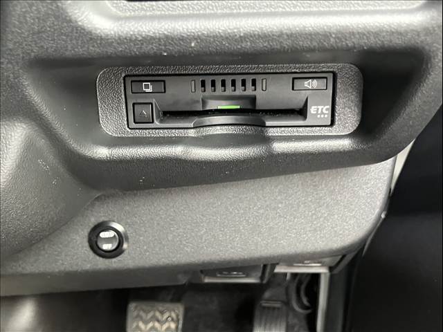 4WD/パワスラ/後席モニター/ベッドキット/エアロ/アルミ/LEDヘッドライト/スマートキー＆プッシュスタート/レザー調シートカバー/AC100V電源/ビルトインETC/ナビTV/コーナーセンサー/モデリスタグリル