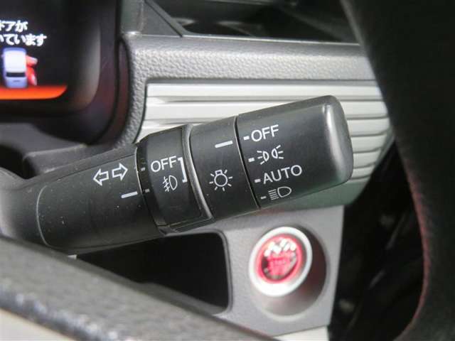 「オートライト」をONにすれば、暗い場所で自動的にヘッドライトが点灯します！