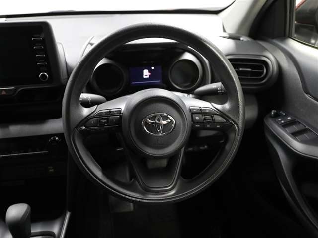 各操作スイッチなどもハンドルから手を放すことなく操作可能で安全運転に支援いたします！