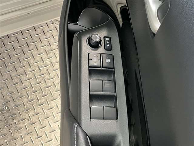 全席パワーウインドウになります