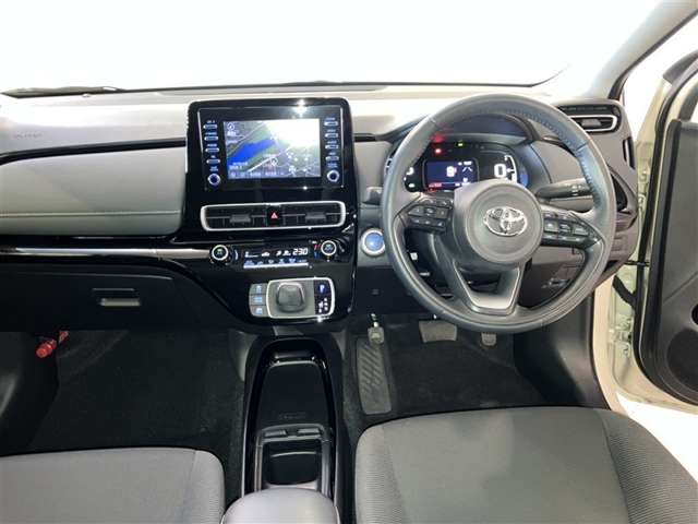 すっきりとしたデザインの内装は、さすがトヨタ車の上品さを感じます。