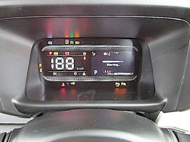 スピードや車両情報、警告などが見やすく表示される「デジタルスピードメーター・マルチインフォメーションディスプレイ」