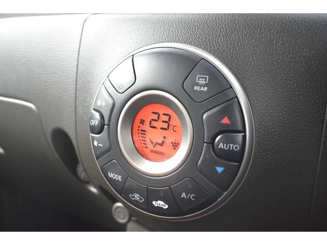 オートエアコンで温度を設定するだけで快適な車内環境を維持することができます！