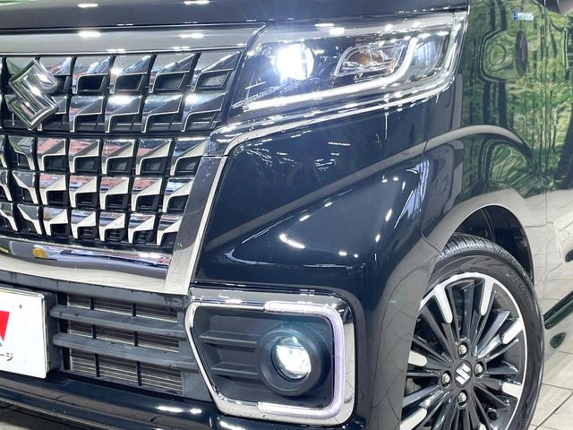 【ＬＥＤヘッドライト】悪天候や夜間走行時も良好な視界を確保し安心して運転できる高輝度ＬＥＤヘッドライトを装備！点灯速度が早く、消費電力も抑えられています。