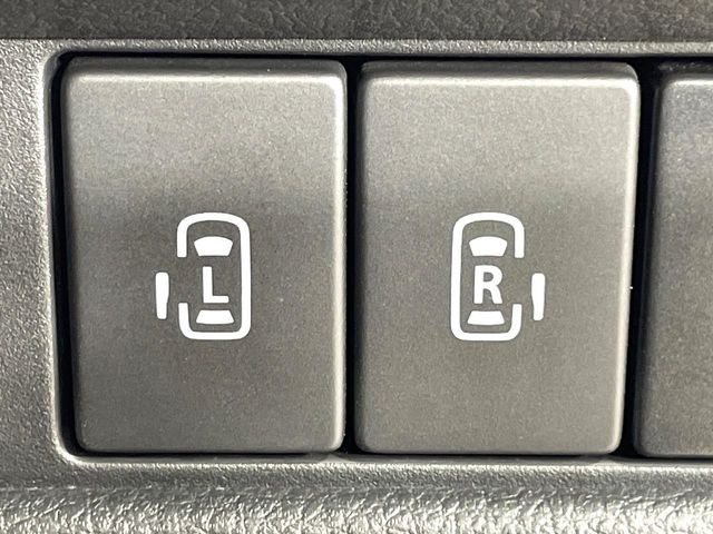 【両側パワースライドドア】スマートキーや運転席のスイッチで後席両側スライドドアの開閉が可能♪電動だから力を入れてドアを開ける必要が無く、小さなお子様でも簡単に開け閉めでき快適です♪